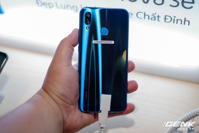 Huawei Nova 3e chính thức ra mắt tại Việt Nam: màn hình tai thỏ tỷ lệ 19:9, camera kép, nhận diện khuôn mặt, giá chỉ 6,990,000 đồng - Ảnh 4.