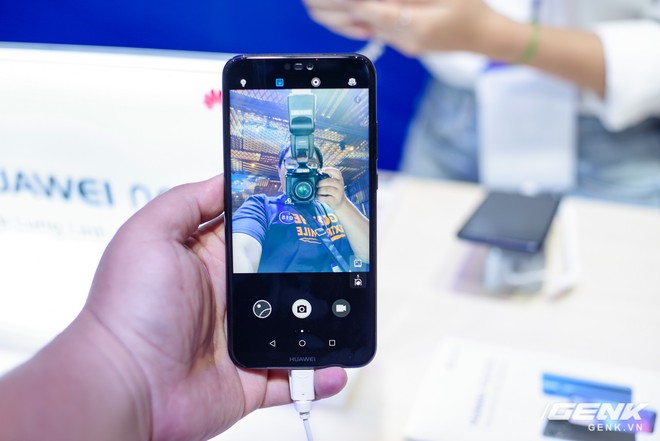 Huawei Nova 3e chính thức ra mắt tại Việt Nam: màn hình tai thỏ tỷ lệ 19:9, camera kép, nhận diện khuôn mặt, giá chỉ 6,990,000 đồng - Ảnh 8.