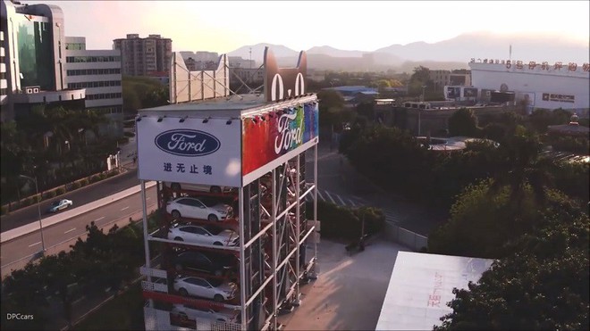 Alibaba bắt tay Ford ra mắt máy bán ô tô tự động, hoàn tất thủ tục mua bán chỉ trong 10 phút - Ảnh 2.