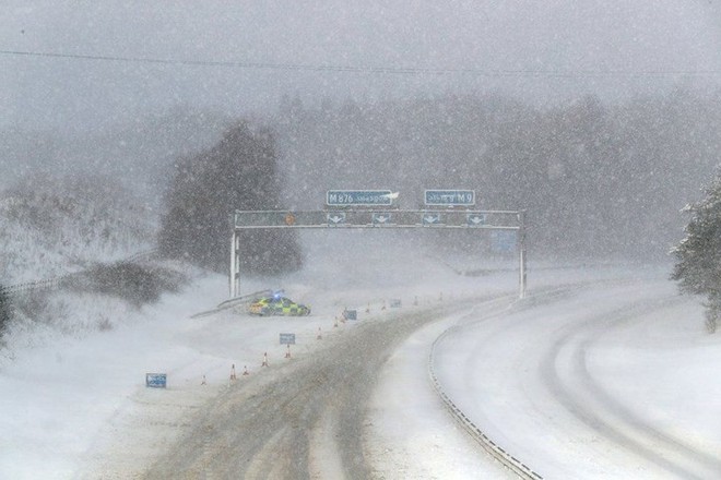 Hình ảnh bão tuyết Emma quần thảo dữ dội khiến nước Anh tê liệt - Ảnh 13.