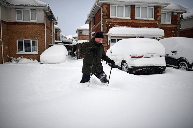 Hình ảnh bão tuyết Emma quần thảo dữ dội khiến nước Anh tê liệt - Ảnh 14.