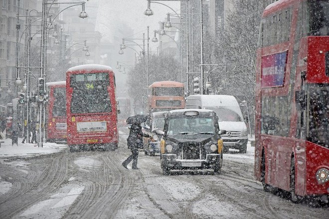 Hình ảnh bão tuyết Emma quần thảo dữ dội khiến nước Anh tê liệt - Ảnh 7.