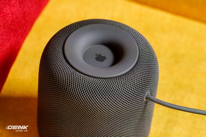  Tuy có kích thước nhỏ bé nhưng Homepod rất nặng, lên tới 2.5kg! 