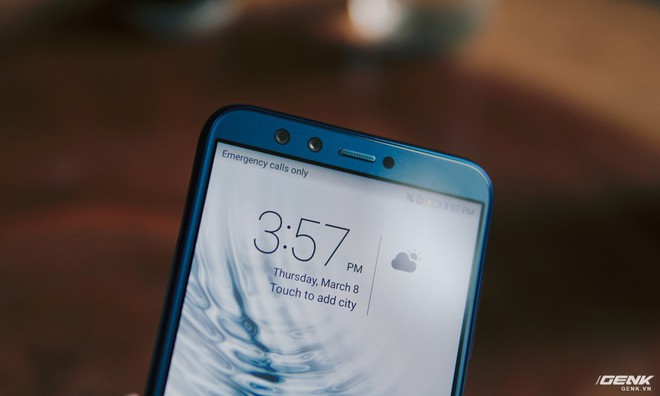  Các góc màn hình của Honor 9 Lite không được bo cong tròn như các sản phẩm màn hình FullView khác. 