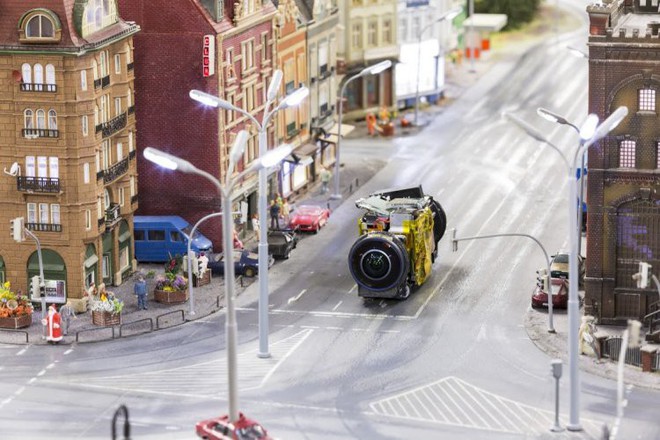 Google dùng xe Street View tí hon để quay phim thành phố mô hình, kết quả thu được cực kỳ tuyệt vời - Ảnh 2.