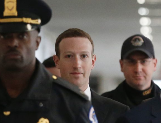 Một nghị sĩ Quốc hội đã từng tra hỏi Mark Zuckerberg trong cuộc điều trần, thừa nhận rằng kỹ năng công nghệ của mình kém một đứa trẻ 12 tuổi - Ảnh 2.