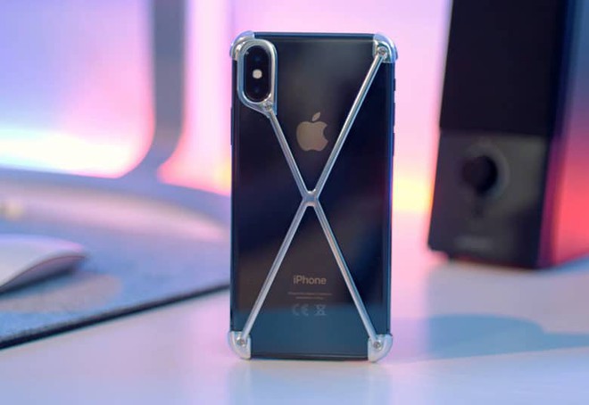Xuất hiện loại ốp lưng cực dị trên Indiegogo: Vừa phô diễn được vẻ đẹp của iPhone X, vừa bảo vệ chiếc điện thoại khi đánh rơi - Ảnh 2.