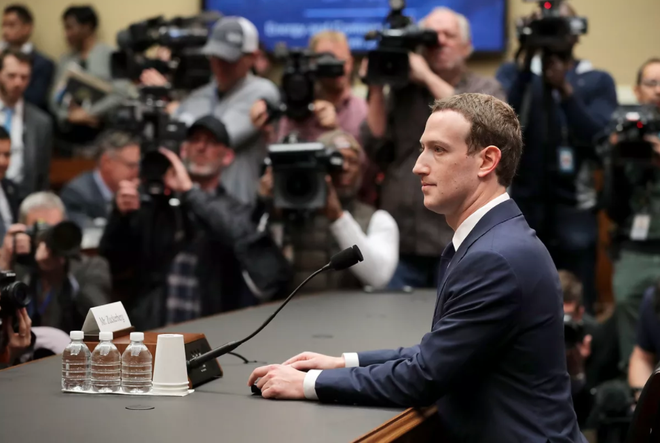 Những điểm chính trong buổi điều trần thứ hai của Mark Zuckerberg tại Quốc hội - Ảnh 1.