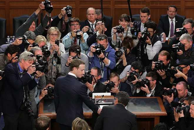 Những điểm chính trong buổi điều trần thứ hai của Mark Zuckerberg tại Quốc hội - Ảnh 3.
