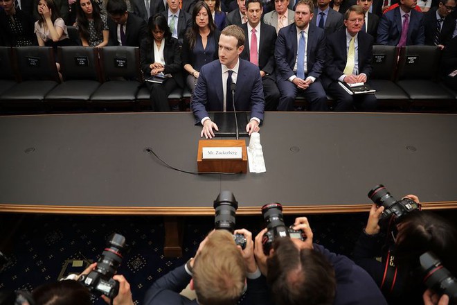 [Video] Nghe Mark Zuckerberg giải thích cho các Thượng Nghị sĩ cao tuổi về cách hoạt động của Facebook - Ảnh 1.