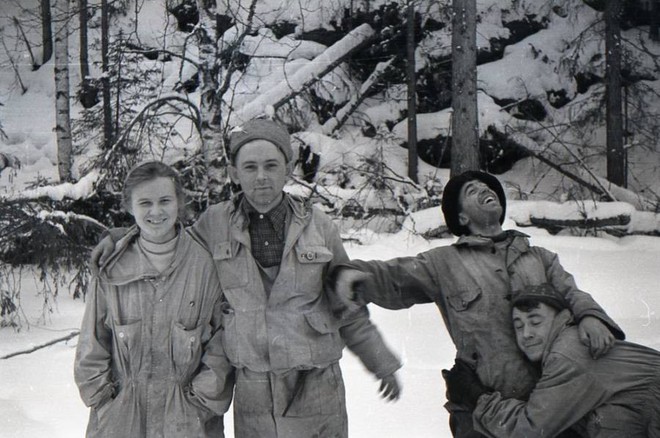 Cái chết bí ẩn của 9 người leo núi xấu số trên Đèo Dyatlov: nạn nhân chết vì mất nhiệt, có chấn thương không thể do con người gây ra, quần áo bị nhiễm xạ nặng - Ảnh 5.