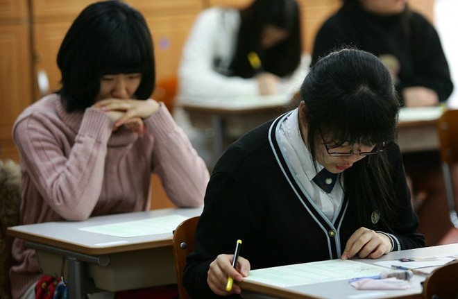 Câu chuyện về những lớp học từ sáng đến đêm ở Hàn Quốc: Khi quả ngọt của điểm số đi cùng cái giá quá đắt - Ảnh 1.