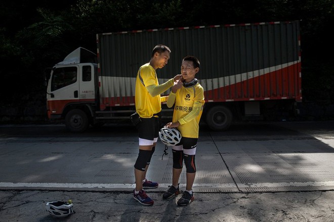 Ông bố của năm, quyết rủ cậu con trai cùng đạp xe hơn 2000km để thử thách lòng kiên trì - Ảnh 5.