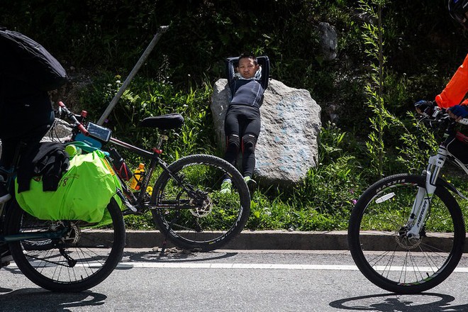 Ông bố của năm, quyết rủ cậu con trai cùng đạp xe hơn 2000km để thử thách lòng kiên trì - Ảnh 20.