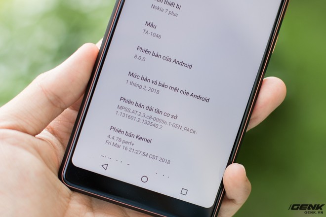  Nokia 7 Plus sử dụng Snapdragon 660, dung lượng RAM 4GB và chạy Android One cho hiệu năng mượt mà và ổn định. Mặc dù phải đợi đến bài đánh giá nhưng vẫn tin rằng với các tác vụ cơ bản và giải trí thì máy sẽ đều đáp ứng tốt bởi vi xử lý mạnh mẽ và dung lượng RAM vừa đủ 