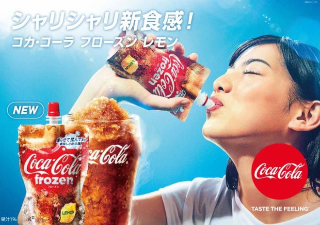 Coca-Cola ra mắt phiên bản đông đá đầu tiên trên thế giới, vừa bóp vừa mút như sữa chua túi - Ảnh 1.