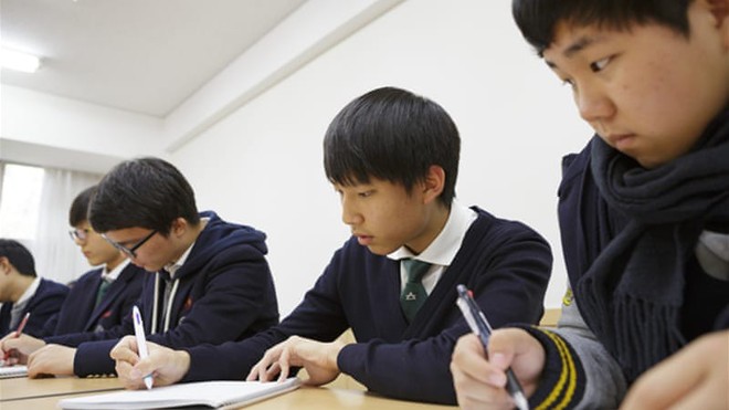 Tại sao tôi muốn tự tử? Tâm sự của học sinh Hàn Quốc hé lộ mặt tối đáng sợ đằng sau nền giáo dục hàng đầu thế giới - Ảnh 1.
