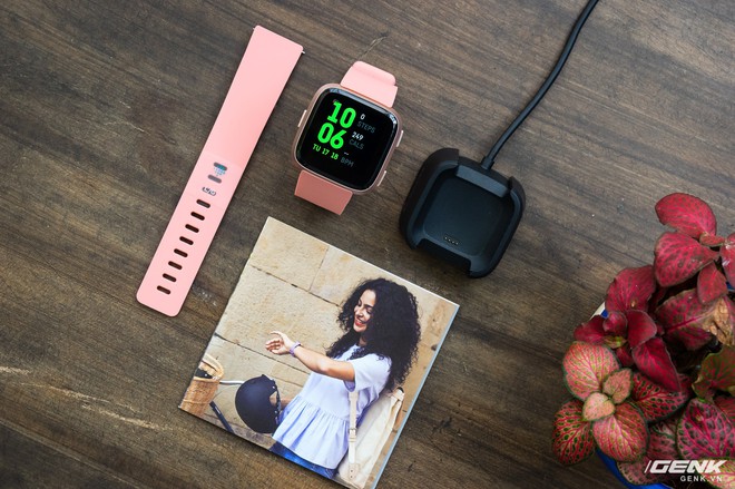 Cận cảnh smartwatch Fitbit Versa hồng nam tính: có tính năng theo dõi chu kỳ kinh nguyệt chị em, giá 5.490.000 VND - Ảnh 10.