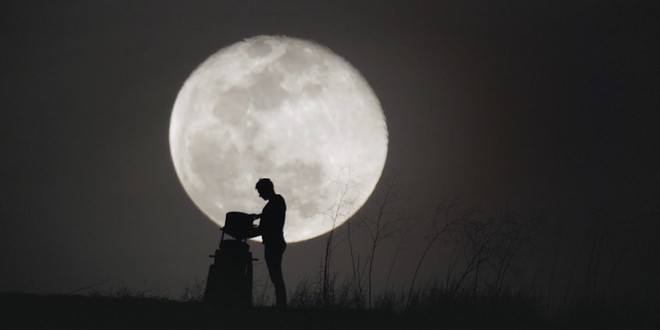 Đoạn phim này khiến tôi phải ngước lên nhìn ngắm vẻ đẹp của mặt trăng - Ảnh 6.