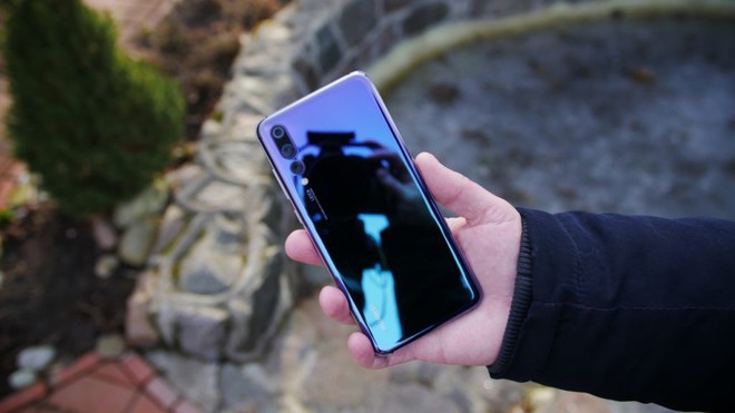Huawei từng muốn ra smartphone tai thỏ trước Apple nhưng sợ thất bại nên thôi - Ảnh 2.