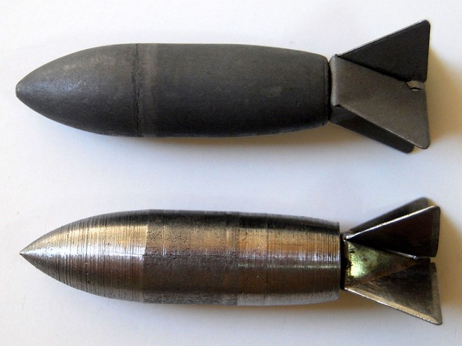 
Viên đạn Lazy Dog chỉ dài 44 mm, đường kính 13 mm và nặng 13g.
