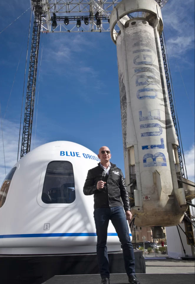 Công ty hàng không vũ trụ Blue Origin của Jeff Bezos có thể sẽ cho du khách tham quan thám hiểm không gian trong năm nay - Ảnh 3.