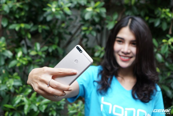Sau 1 tháng quay trở lại thị trường Việt Nam, Honor tung thêm smartphone tầm trung 7C với camera kép xóa phông, giá 3,59 triệu đồng - Ảnh 3.