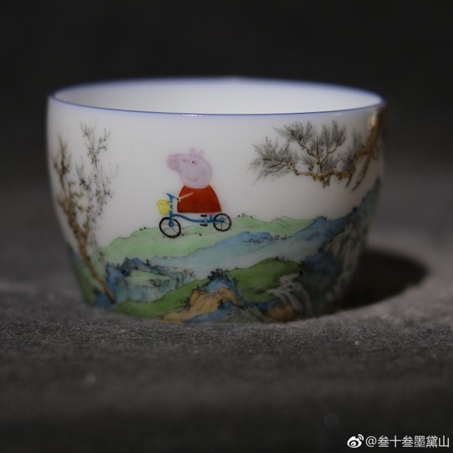Internet Trung Quốc đang phát sốt vì loại cốc sứ nhà Thanh với hình vẽ hoạt hình của trẻ em Anh - Ảnh 2.