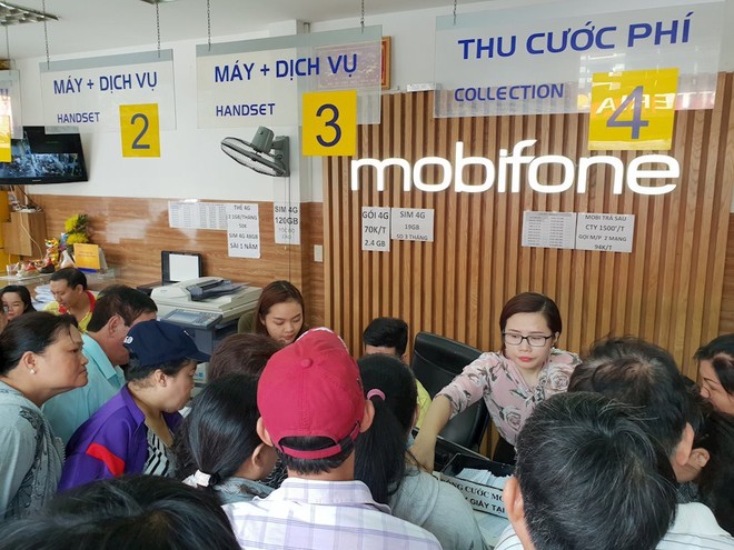 Hình ảnh người dân TP HCM chen lấn đi đăng ký thông tin trước giờ G - Ảnh 2.