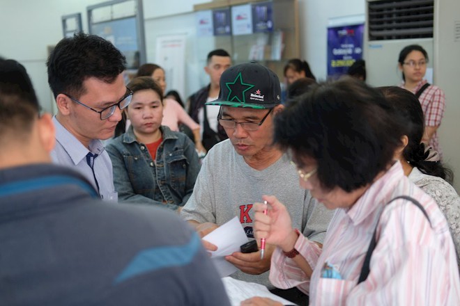Hình ảnh người dân TP HCM chen lấn đi đăng ký thông tin trước giờ G - Ảnh 6.
