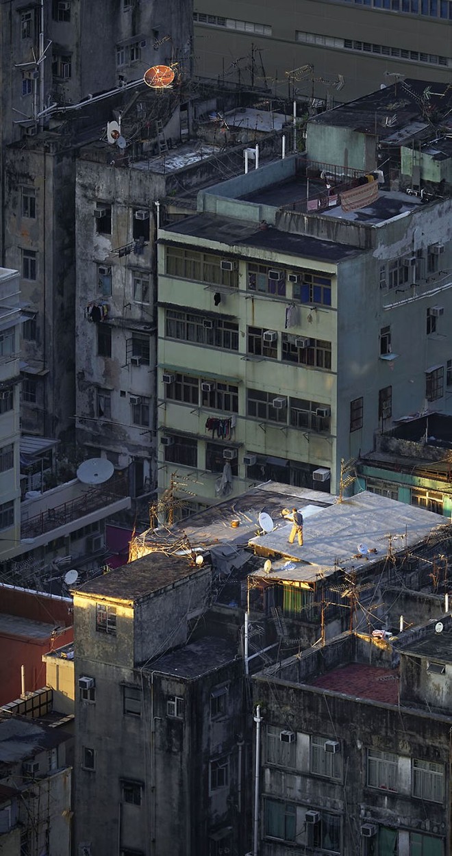 [Ảnh] Concrete stories: Cuộc sống muôn màu trên những tầng thượng của Hồng Kông - Ảnh 13.