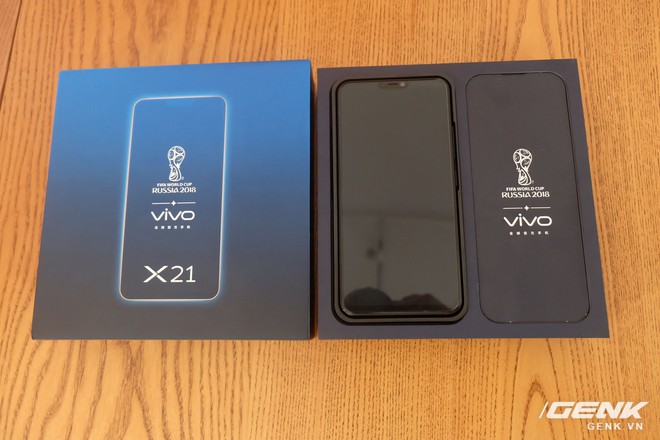  Vỏ hộp của Vivo X21 UD 