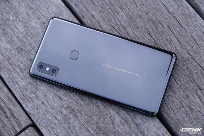  Và nhân vật chính của chúng ta - chiếc Xiaomi Mi Mix 2S 