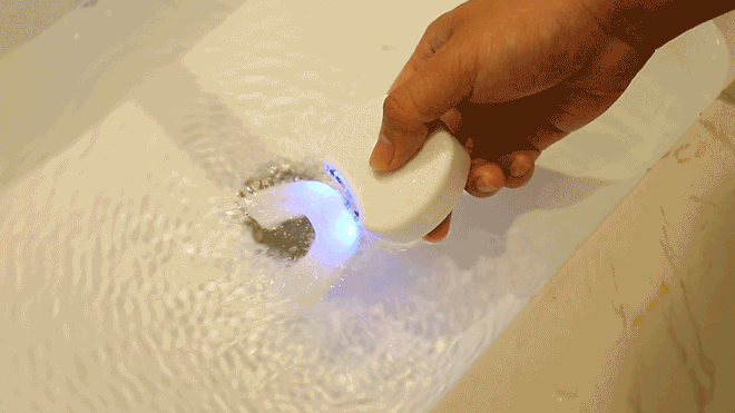  được trang bị IP65 chống nước nên V-WHITE rất bền bỉ trong môi trường nhà tắm 