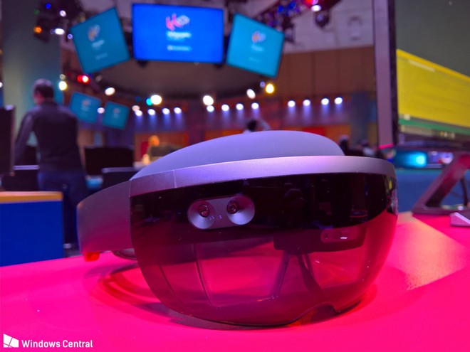  HoloLens 2.0 sẽ mang đến những trải nghiệm VR nhanh hơn và dễ dàng hơn. 