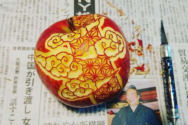 Mãn nhãn với khả năng điêu khắc hoa quả không thua gì máy tiện CNC của nghệ sĩ Nhật Bản - Ảnh 9.
