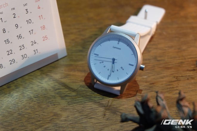Lenovo Watch 9 được giới thiệu với thời gian sử dụng pin lên tới 12 tháng và cũng dễ dàng thay thế.