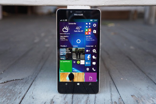 Chẳng cần smartphone chạy Windows Mobile, gã khổng lồ Redmond vẫn mang tới trải nghiệm rất Microsoft