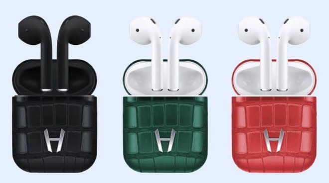 Hãng phụ kiện nổi tiếng của Pháp ra mắt bộ sưu tập tai nghe AirPods độ vỏ da cá sấu, giá cao gấp bốn lần - Ảnh 2.