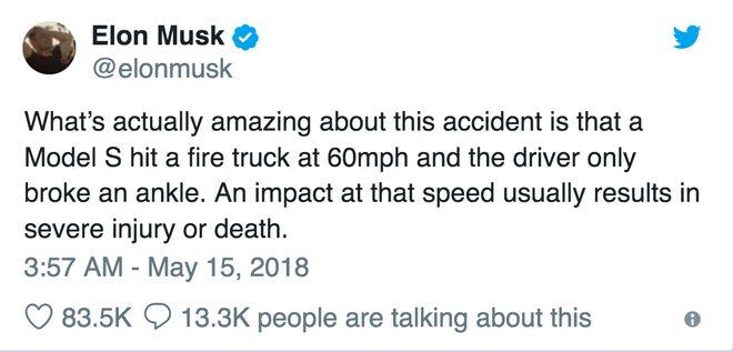  Điều thực sự thú vị trong vụ tai nạn nay là một chiếc Model S đã đâm phải một cái xe cứu hoả với vận tốc 95 km/h và tay lái xe chỉ bị vỡ mắt cá chân. Va chạm ở vận tốc đó thường gây ra thương tích nghiêm trọng hoặc tử vong. 
