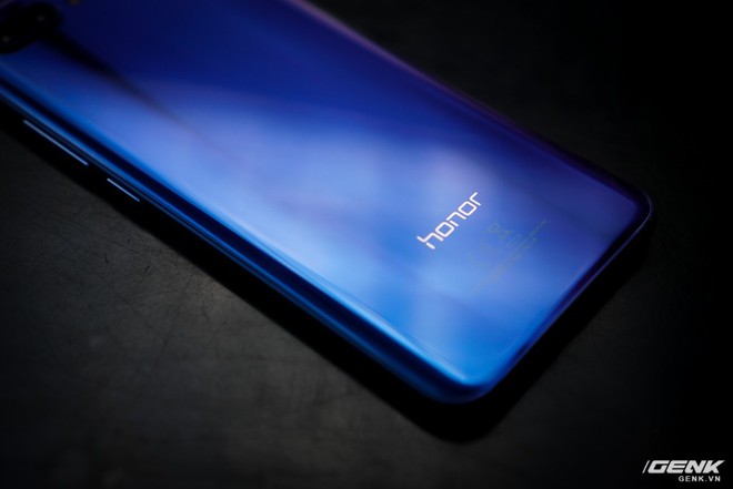 Cận cảnh Honor 10: nhiều chi tiết giống P20 của Huawei nhưng giá chỉ bằng một nửa - Ảnh 18.