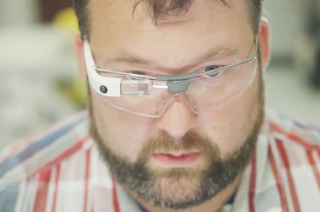 Không chịu thua kém Samsung và Apple, Google cũng công bố dự án kính AR không dây sử dụng chip ARM của Qualcomm - Ảnh 1.