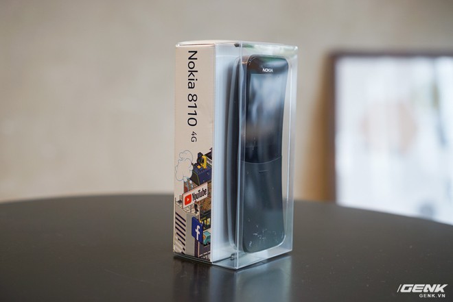 Mở hộp Nokia 8110 quả chuối biểu tượng một thời: diện mạo mới, hỗ trợ 4G, cài sẵn Rắn Săn Mồi, giá dưới 2 triệu đồng - Ảnh 1.