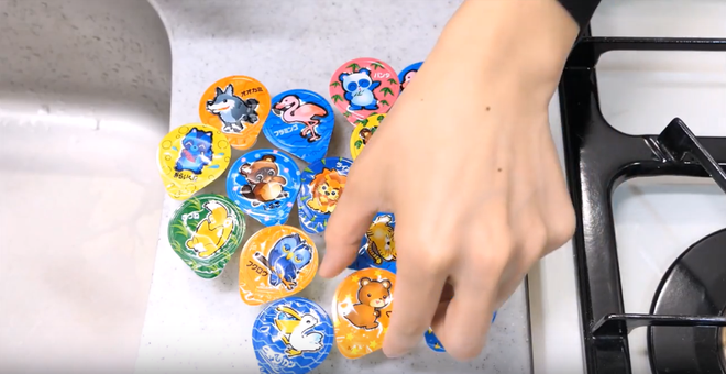 Youtuber Nhật vừa biến thạch rau câu thành dao làm bếp, có thể thái dưa chuột thành lát mỏng như giấy pơ-luya - Ảnh 3.