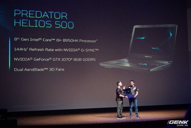  Quái vật laptop của Acer đã xuất hiện. Helios 500 được Acer cho biết có cấu hình cao nhất lên đến Core i9 8950K. Sản phẩm này trông khá hầm hố, màn hình 144Hz cùng công nghệ G-Sync của Nvidia, sử dụng card màn hình GTX 1070 hứa hẹn đủ sức gánh các tựa game đỉnh nhất hiện nay. 