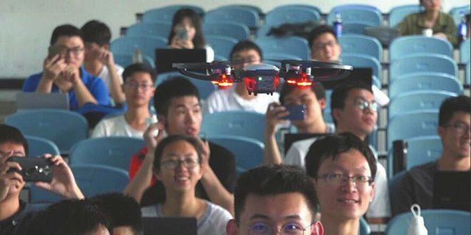 Trung Quốc: Drone tích hợp nhận diện khuôn mặt tham gia quản lý giáo dục - Ảnh 1.