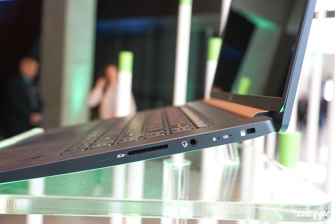 Ảnh thực tế Acer Swift 5 Air Edition: laptop 15 inch mỏng nhẹ nhất thế giới, cân nặng chưa đến 1 kg - Ảnh 5.