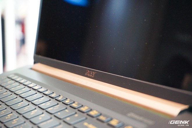 Ảnh thực tế Acer Swift 5 Air Edition: laptop 15 inch mỏng nhẹ nhất thế giới, cân nặng chưa đến 1 kg - Ảnh 9.