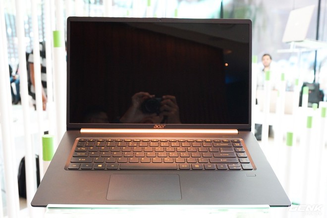 Ảnh thực tế Acer Swift 5 Air Edition: laptop 15 inch mỏng nhẹ nhất thế giới, cân nặng chưa đến 1 kg - Ảnh 2.