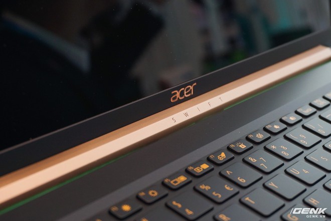 Ảnh thực tế Acer Swift 5 Air Edition: laptop 15 inch mỏng nhẹ nhất thế giới, cân nặng chưa đến 1 kg - Ảnh 7.